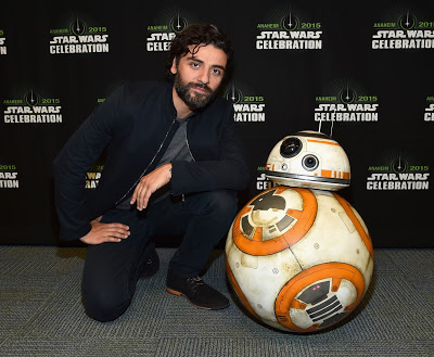 BB-8-and-Oscar-Isaac-at-The-Star-Wars-Celebration-star-wars-38395721-2736-2249